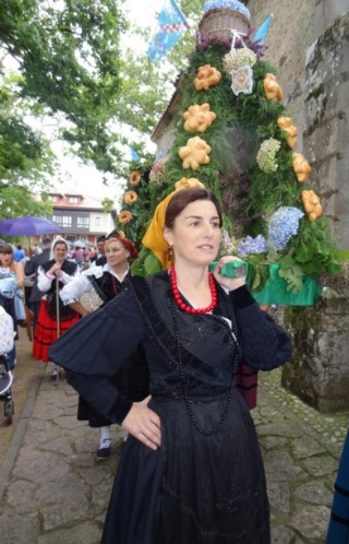 Mar�a Jos� recibi� el Grano de Arroz de Oro en el Festival del a�o 2018 y fue ganadora de su Concurso en 2024, coronando una saga familiar de �xitos que abri� su abuela, Carmen Rodr�guez Rivero (en el a�o 2000), y que continu� su madre en 2013. Aqu�, port