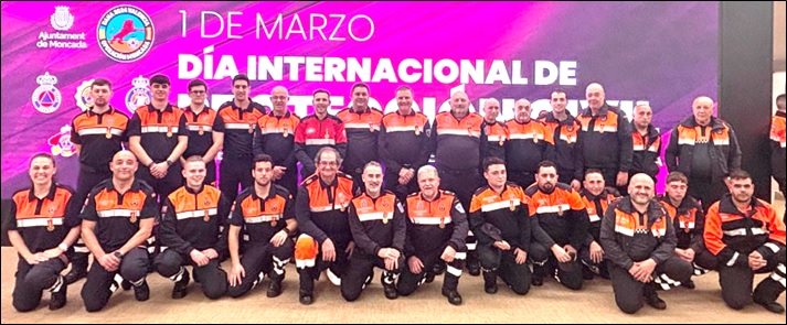 El subjefe cabrans (quinto por la izquierda, de pie), con el grupo asturiano