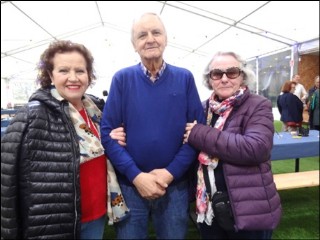 Alfonso ya nos hizo, lneas atrs, su apunte), Carmina Garca Llavona (de Era, esposa de Gervasio Rendueles), y su hermana, Marln (en esta foto, por ese orden