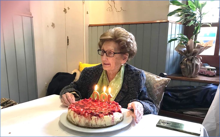 Ana Alonso Garca celebrando su siglo de vida