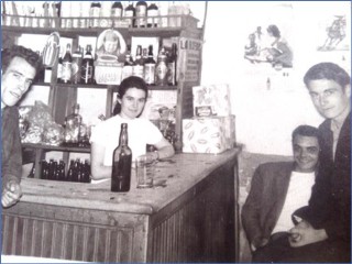 Vicente en su aos mozos en el Bar de Casa Luisina