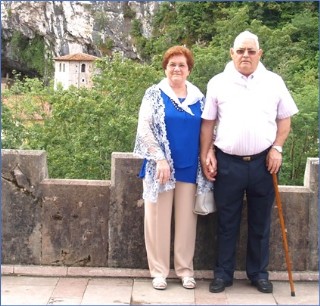 Con su marido, en Covadonga, en julio de 2016./ Foto: Laureano Corrales Prez