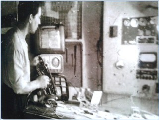 En Santa Eulalia, de joven, dando rienda, ya, a su magia. / Archivo EL ECO