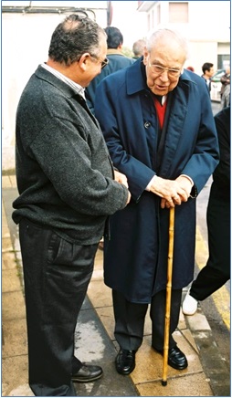 Poldo recibi y trat a numerosas personalidades. En esta foto, con don Alonso Zamora Vicente, secretario perpetuo de la Real Academia Espaola de la Lengua y marido de Mara Josefa Canellada.