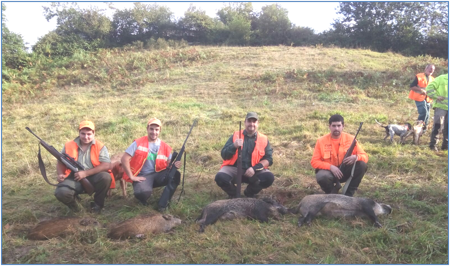 De izquierda a derecha, Jonathan Riego (de Cams), Pablo (de Nava), Alejandro Blanco (de Cams) y Alberto Rouco (de Vegapalla), con sus respectivas piezas cobradas por cada uno de ellos en El Sierro, la semana anterior./ Foto: Coto Alio.