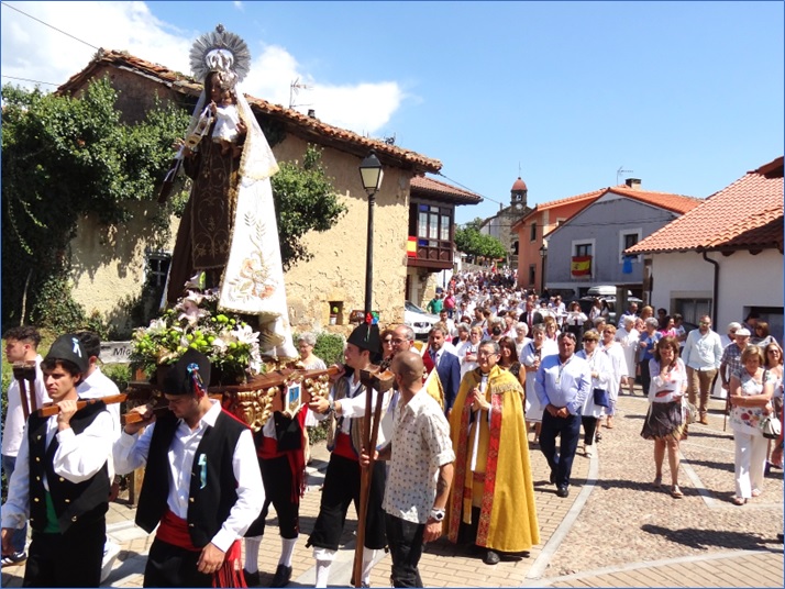 Imagen de la Virgen del Carmen durante la procesin