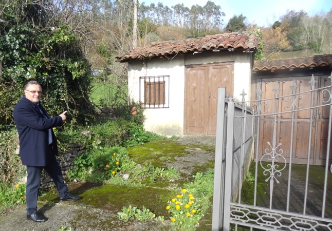 Humberto Vigil mostrando el local, el pasado 6 de diciembre.