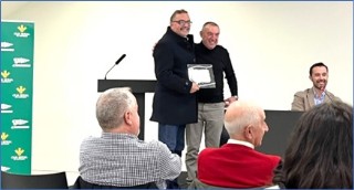 Humberto recibiendo el homenaje por Parroquias Rurales