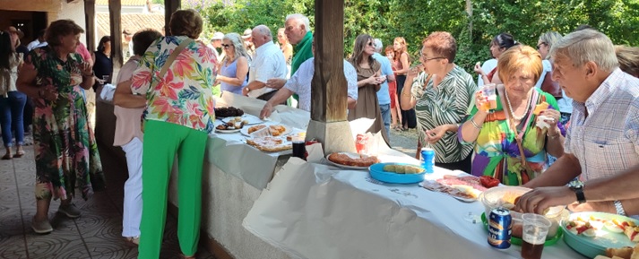 Asistentes a la fiesta de San Bartolom de Pandenes