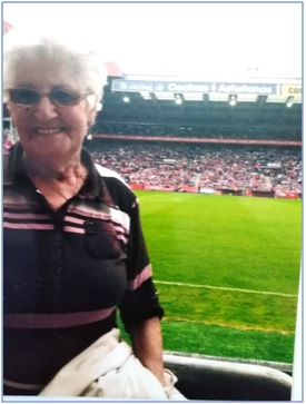 Imagen de Pili en el Molinn viendo un partido del Sporting