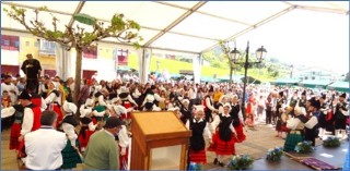 En la foto, el paraguas  -verde esperanza-  al que se refiri Mina.