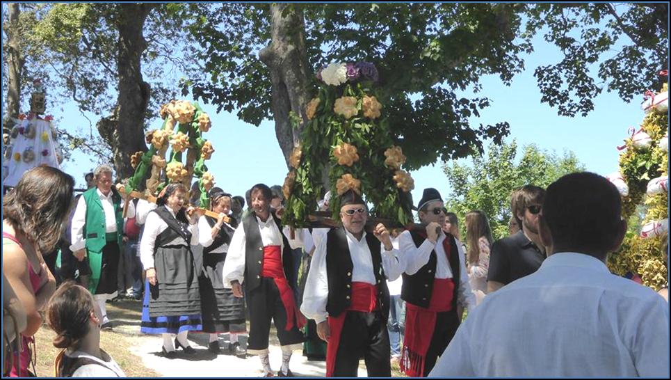 Ramos en procesin en la Fiesta de Arboleya