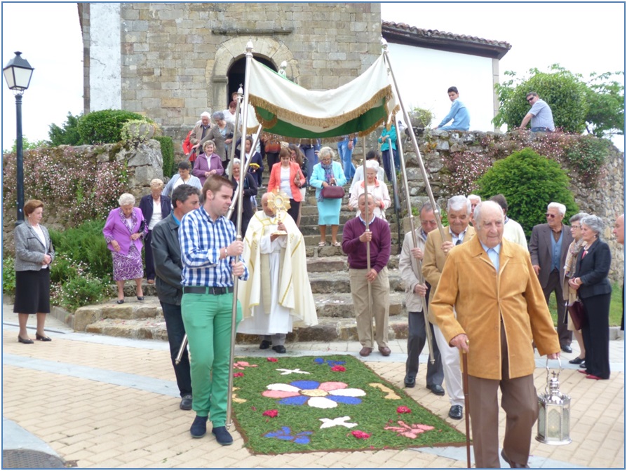 Procesin de la sacramental en Torazo