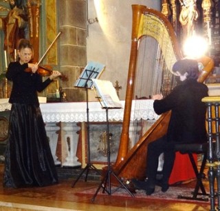 Las artstas durante su actuacin