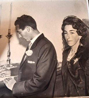Su boda con  �ngel Corrales Casta�o,  en Santa Eulalia, en 1962. | Fotos cedidas por la familia