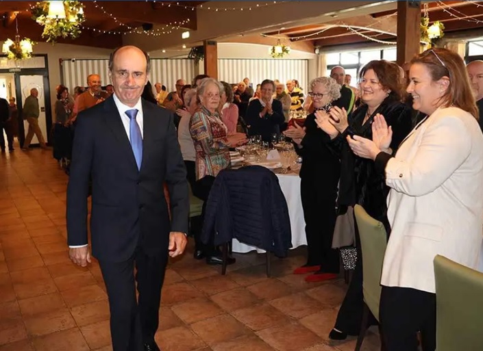 Jos� Andr�s recibiendo aplausos a su llegada