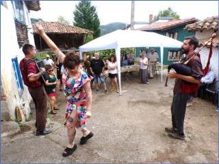 La mini-carpa y el ambiente durante la comida