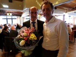 Con Juan Manuel Casta�o y su ramo de flores.