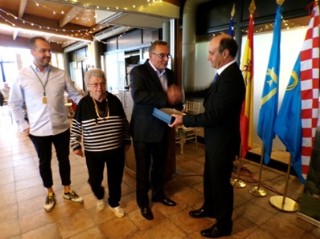 Entrega de la placa de la Parroquia Rural de Pandenes