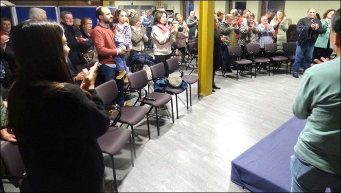 P�blico asistente aplaudiendo