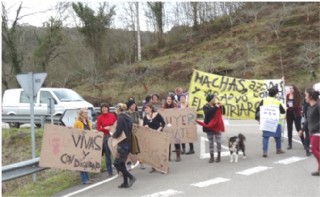 La manifestacin en la carretera As-255