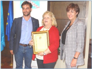 Mara del Amor con el Alcalde y la Directora General de Emigracin