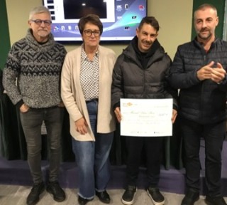 Con Jos� Mar�a Aladdro, la diputada Esther Freile y el Alcalde, tras recibir el premio