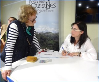 Dedicatoria de ejemplares, una vez finalizada la presentacin