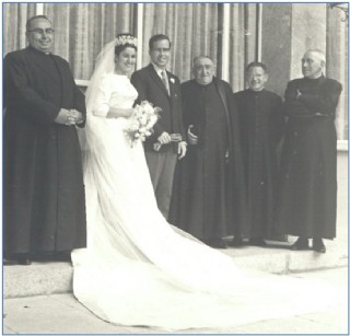 Foto de esta pgina: En la boda de Pepn Corripio, con, de izquierda a derecha, D. Ezequiel Madiedo Lavandero (de Carabao), don Raimundo Daz lvarez (de Vin) y D. ngel Corripio Del Prado (de Arboleya)./ Archivo EL ECO