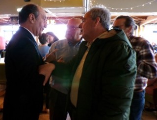 Comentando con Jos� Antonio Mart�nez Rozas, �scar Rodr�guez Buznego y Santos Monestina Palacio (del Grupo de Encuentros en Torazo).