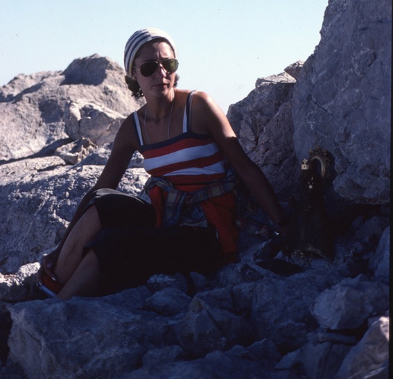 Mar�a Luisa, en la cumbre de Torrecerredo (m�xima altura, con 2.650 metros, de los Picos de Europa), en septiembre de  1978, en una foto que le hizo el cabran�s Melchor Huerta Naredo.