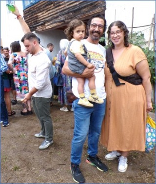 Jorge y Miriam, con Nel en el brazo.