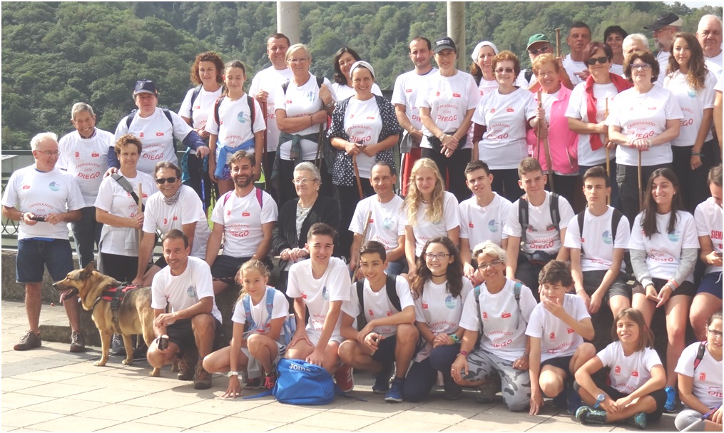 Foto de familia de los participantes en la Ruta a Peacabrera