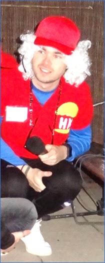 Pablo, en la zona de mandos del kiosco, durante el pasado Antroxu, el sbado 2 de abril. | EL ECO