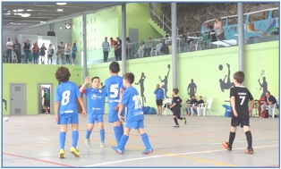 Imagen del nios jugando la final de futbito