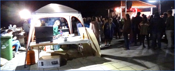 En la foto, su carpa-barraca en la Noche Celta del pasado 14 de octubre. EL ECO