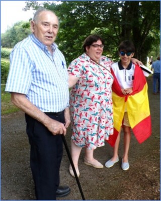 Imagen de Pelaya con su madre y su abuelo