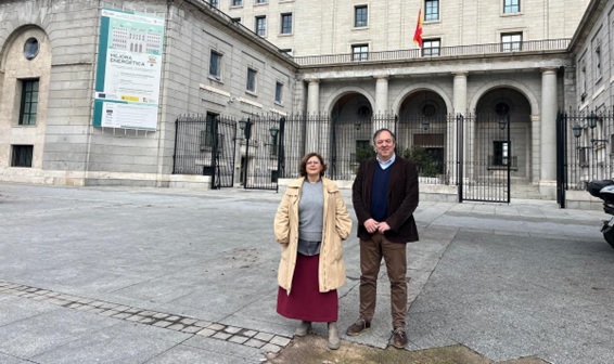 Alejandro Vega y la directora de Urbanismo del Principado Laura L�pez