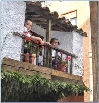 Nios participantes en la carroza