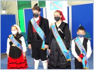 Imagen realizada el lunes con las Xanas y Xanos del Festival