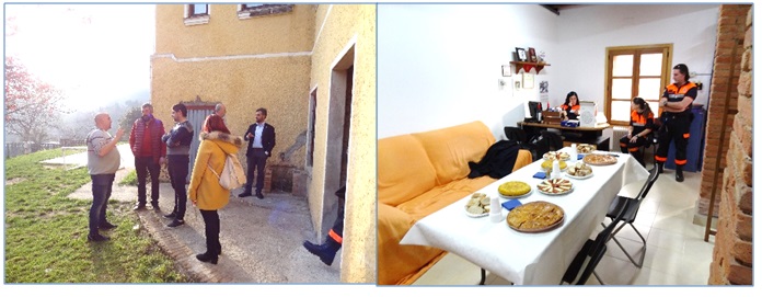 /En la foto superior, de esta pgina, zona exterior del local y su entrada, junto al patio escolar; en sta, zona de oficina, en el interior, con la mesa de pincheo preparada. Fotos: EL ECO DE CABRANES