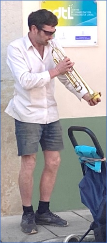 Imagen de Yon en una actuacin musical en Santa Eulalia