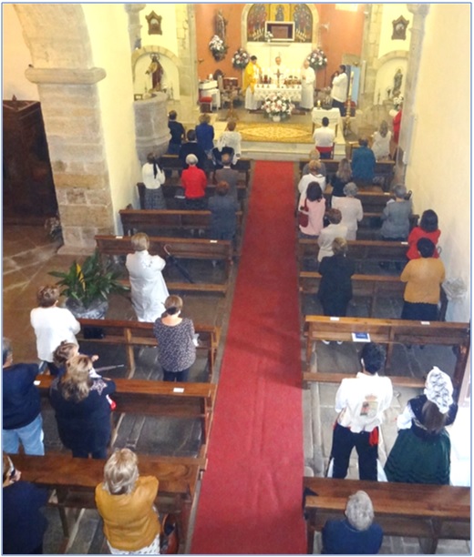 Aspecto de la iglesia durante la primera Misa, concelebrada por el padre Israel David Pea y por el sacerdote argentino, Sebastin Hugo Casteli. / EL ECO