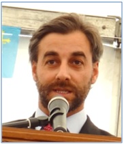 Imagen de Gerardo Fabian en una acto