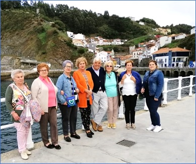 Los que no se sumaron  al baile desaparecieron por Cudillero (como estos toracenses)