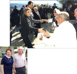 En la foto superior, afectuoso saludo, con ambas manos, de Jess Quiroga a doa Letizia, en 2008, con Nieves haciendo lo propio con don Felipe, y Oscar risueo y feliz. En la imagen pequea, con su esposa, Mara Jess, el 2 de junio de 2019. EL ECO, Archi