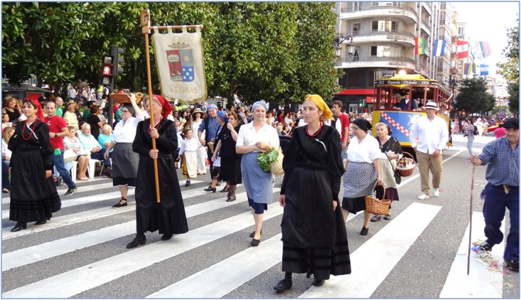Desfile de los participantes de Cabranes