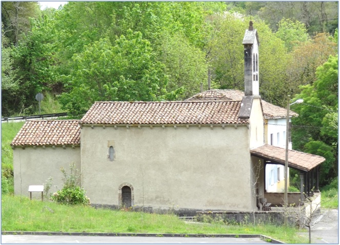 El cabildo de las iglesias fue la antesala de los Ayuntamientos. Aqu, la de Vin, esta semana (con l) y en la pgina siguiente sin l (en 2005, durante las obras de su restauracin). | Fotos: EL ECO