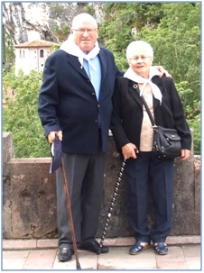 Con su esposa, el 23 de julio de 2016, en Covadonga, con motivo del homenaje parroquial a matrimonios con ms de 40 aos casados. / Foto: Laureano Corrales Prez