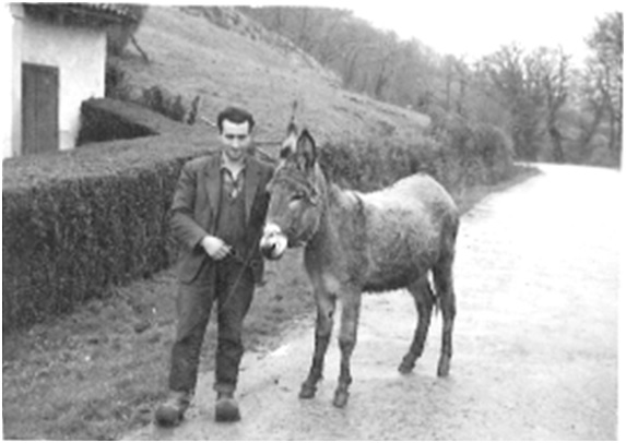 Una imagen de poca, hallada recientemente por su nieto, con Benjamn de joven, en La Obra. | Foto gentileza de la familia